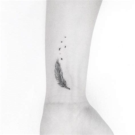 Simple Feather Tattoo Designs : 40 Feather Tattoo Designs With Meaning ...