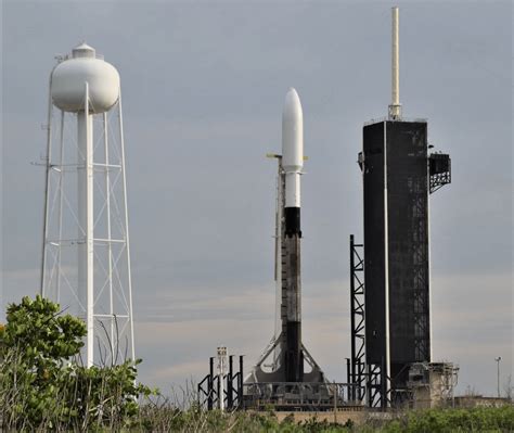 Falcon 9 with extended fairing (Photoshop) : SpaceXMasterrace