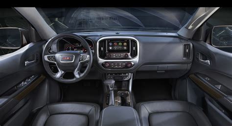 2015 GMC Canyon Interior Detail - Motor Review