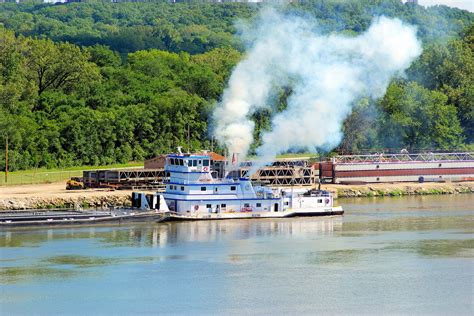 Tug on illinois river, tug, tugboat, illinois, river - free image from ...