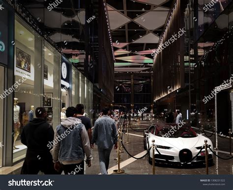 White Bugatti Chiron Displayed Dubai Chiron Stock Photo 1308231322 ...