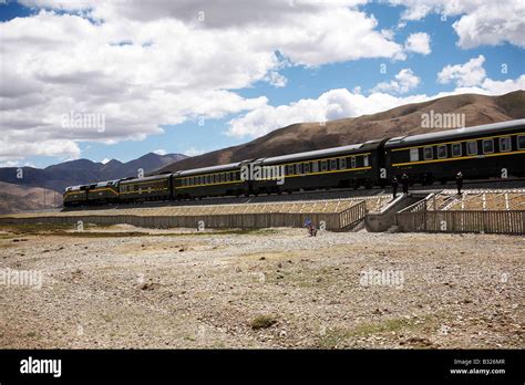 qinghai-tibet railway Stock Photo - Alamy