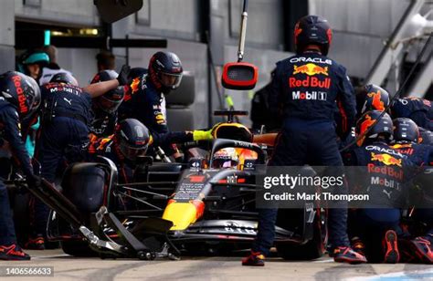 Red Bull F1 Pit Stop Photos and Premium High Res Pictures - Getty Images