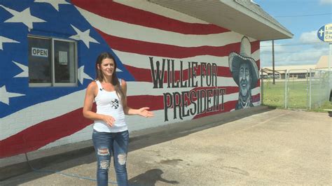 'Willie for President:' East Texas artist captures Nelson's attention ...