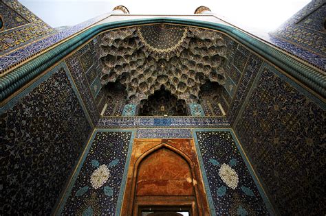 Entrance of Imam Mosque, Isfahan [4250x2832] : IranPics