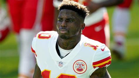 Chiefs trade Tyreek Hill to Dolphins for five draft picks, including a ...