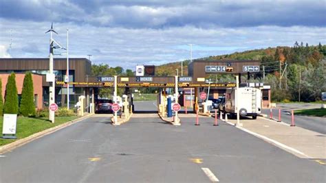 I-95 border crossing in Maine closed, man claims to have explosive device