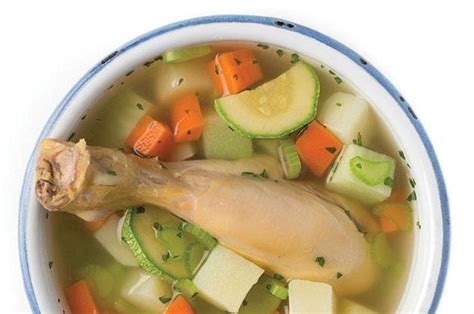 Sopa de verduras con pollo de 172 Kcal - Receta fácil en la app Avena