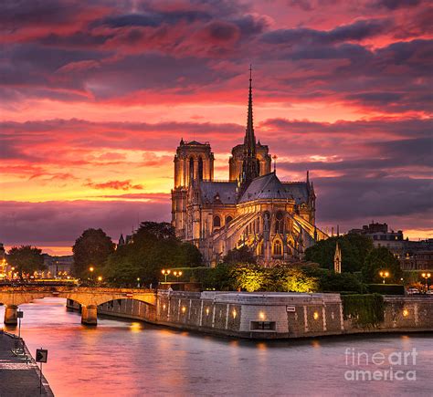 Notre Dame Cathedral At Sunset, Paris by İlhan Eroglu