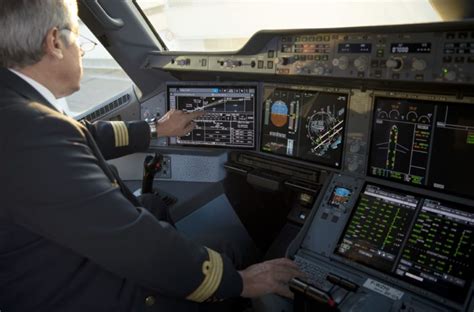 Airbus Delivers First A350 With Touchscreen Cockpit - SamChui.com