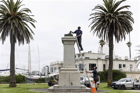 Captain Cook statue damaged by protesters ahead of polarizing Australian holiday | Honolulu Star ...