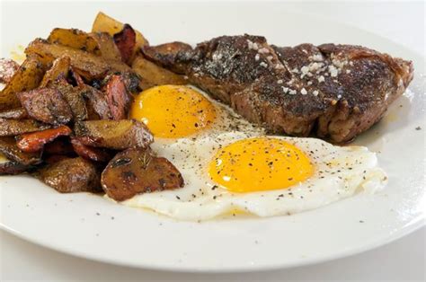 Things wot I Made Then Ate: Steak and eggs hash browns carrots