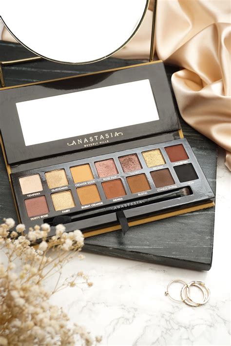 Luxurious Anastasia Beverly Hills Soft Glam Palette Review