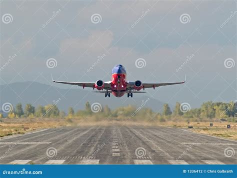 737 takeoff stock photo. Image of pilot, runway, power - 1336412