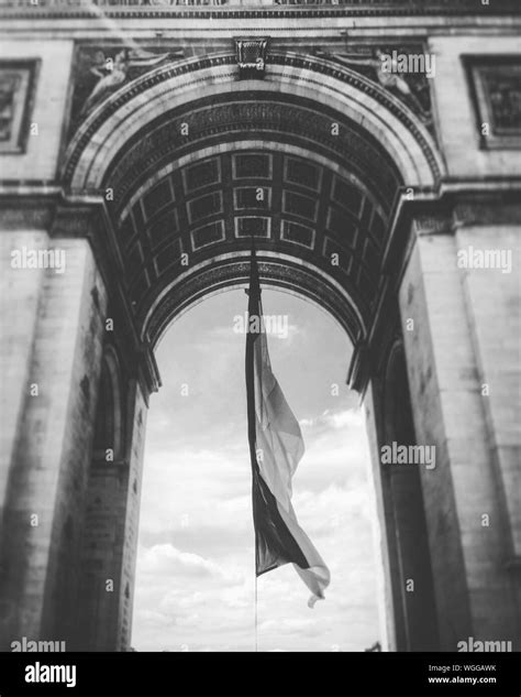 Arch de triomphe flag hi-res stock photography and images - Alamy