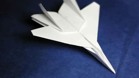 An Overview of the 16 Best Paper Airplane Designs | Best paper airplane design, Origami paper ...