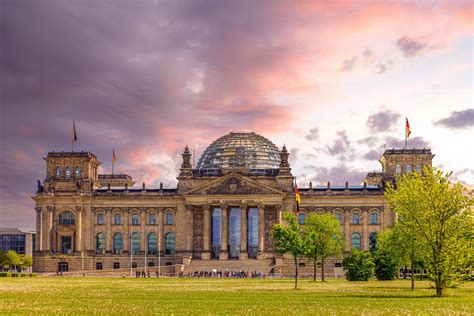 Der Reichstag: Geschichte des wichtigsten Wahrzeichens Berlins