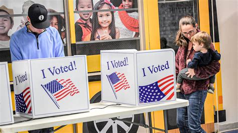 South Carolina voters head to polls for Republican primary