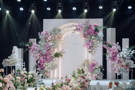 Elegant Wedding Stage Design with Beautiful Flowers