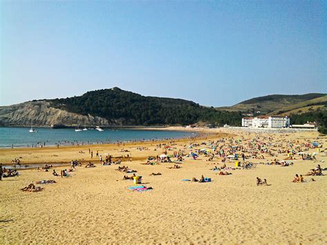 Playa en Bilbao, Spain | Study abroad, Dolores park, Spain