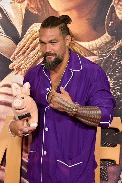 Jason Momoa's Buzzcut & Head Tattoo Made Their Red Carpet Debut