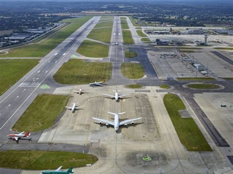 Los grandes grupos aéreos saldrán reforzados de la crisis | Noticias de Aerolíneas, rss1 ...