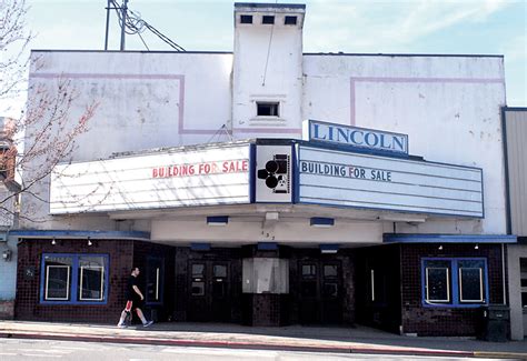 Unidentified buyer makes offer on closed Lincoln Theater in Port Angeles | Peninsula Daily News