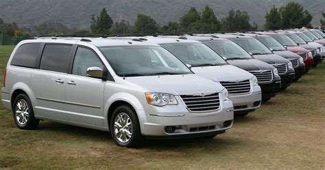 Chrysler aims to shed minivan stigma with new design