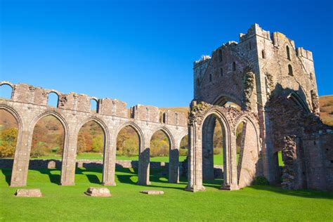 Llanthony Priory - History and Facts | History Hit