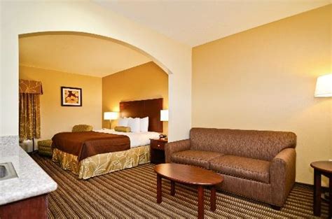 Best Western Plus Springfield Airport Inn | Convenient Park, Stay & Fly ...