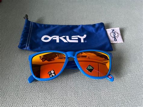 Oakley Frogskins 35th Anniversary Primary Blue, Men's Fashion, Watches & Accessories, Sunglasses ...