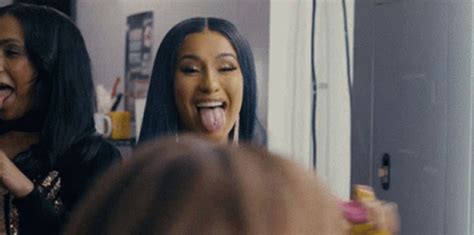 Cardi B Tongue Out GIF – Cardi B Tongue Out – descoperă și distribuie GIF-uri