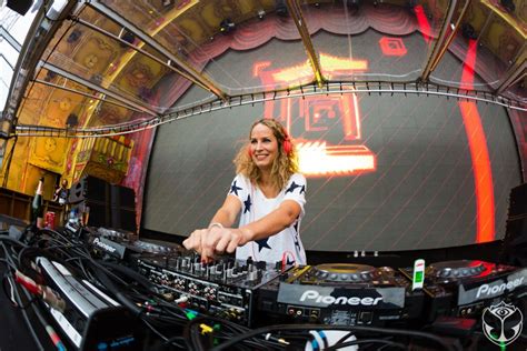 The Top 12 Female DJs in the world - GlobalDJsGuide