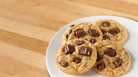 HERSHEY'S Milk Chocolate Bar Chunk Cookies | Recipes