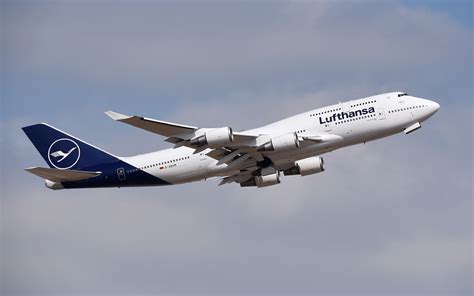 Lufthansa Boeing 747-400 D-ABVM Foto & Bild | luftfahrt ...