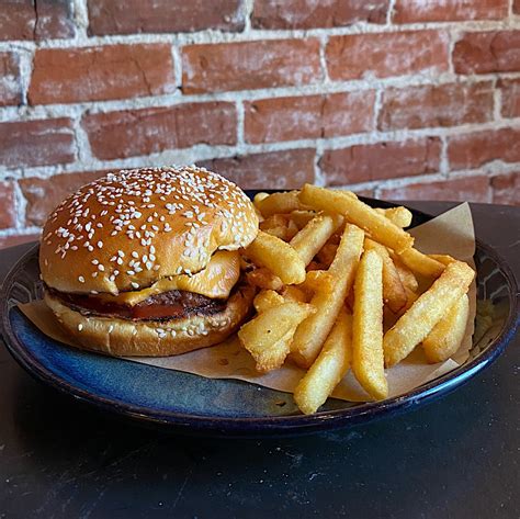 Cheese Burger & Chips - Doepie's Take Aways