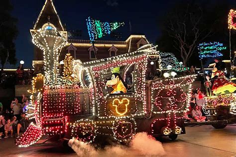 Best Viewing of the Main Street Electrical Parade at Disneyland