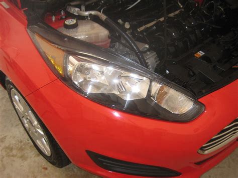 Ford-Fiesta-Headlight-Bulbs-Replacement-Guide-001