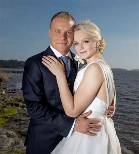 Valtteri Bottas Girlfriend Turned Wife, A Real Achiever Just Like Him ...