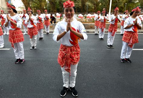 65,000 Indonesians go loco for poco-poco in Asian Games record attempt ...