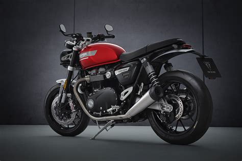 2022 Triumph Speed Twin | First Look Review | Rider Magazine