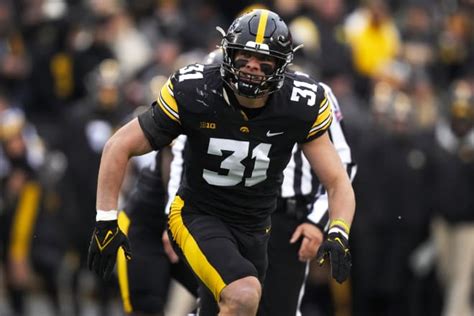 Jack Campbell wins Butkus Award - Hawkeye Beacon: Iowa Hawkeyes Football & Basketball Recruiting