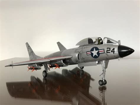 Vought F7U-3 Cutlass, VX-4 - 1/48 Hobby Craft - iModeler