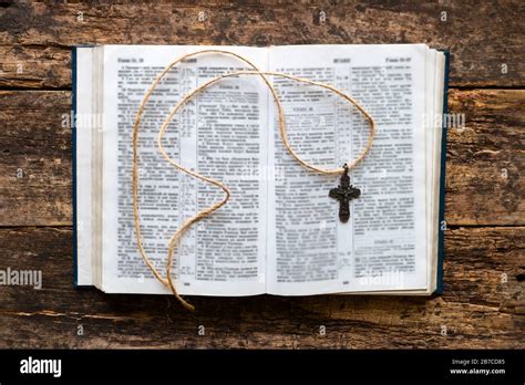 Open bible and cross on a wooden background Stock Photo - Alamy