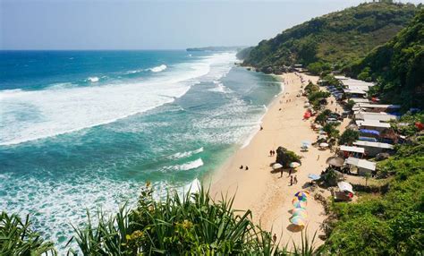 11 Pantai di Yogyakarta dengan Pemandangan Terbaik