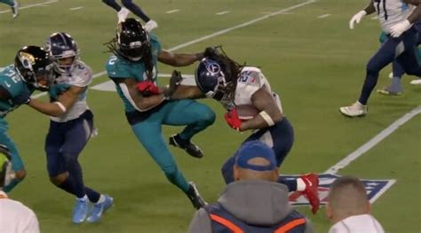 Derrick Henry Tosses Jags Defender With Massive Stiff-Arm