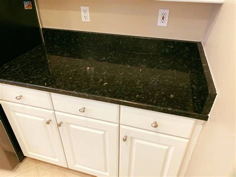 Peacock Green Color Granite | Green granite countertops, Granite quartz countertops, Countertops