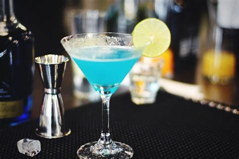 Easy Blue Kamikaze Cocktail Recipe - Recipes.net