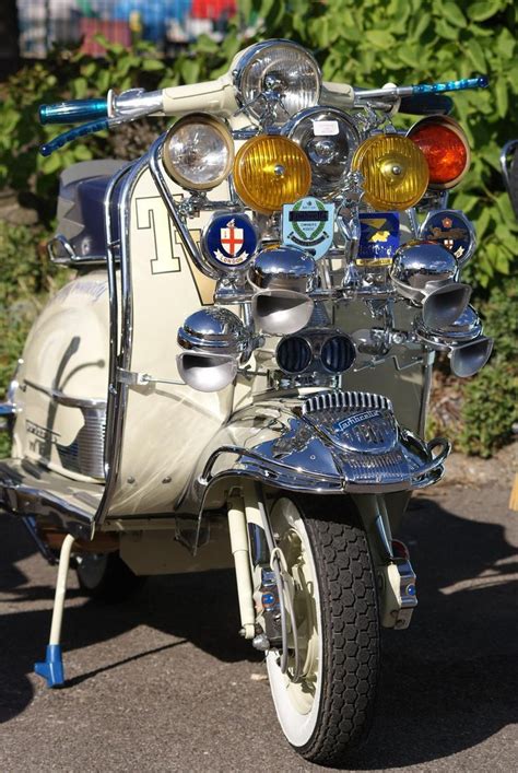 Mod scooters : 60s style classic Vespa and Lambretta scooters | Vespa vintage, Mod scooter ...