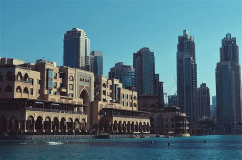 City at Waterfront · Free Stock Photo